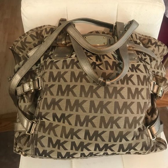 Authentic Micheal Kors Large Carry All Tote - Picture 3 of 13